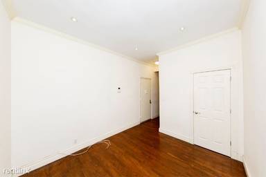 Main picture of 407 E 81st St