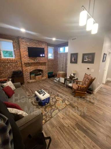 Main picture of 1509 E Superior St