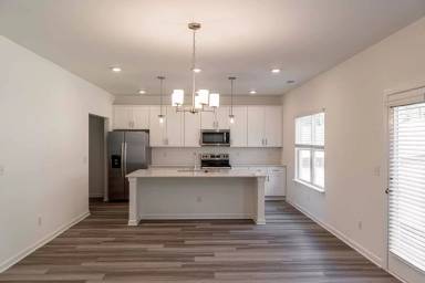 Main picture of 3378 Pepper Pike Ct
