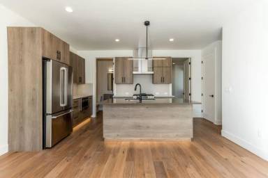 Main picture of 26 NW McCann Ave