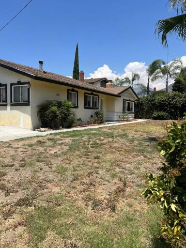 Main picture of 2055 N San Antonio Ave