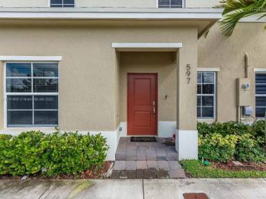 Main picture of 521 NE 5th Pl