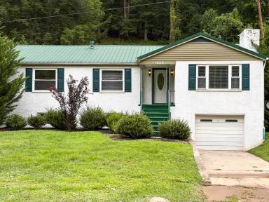 Main picture of 1023 Kanawha State Forest Dr