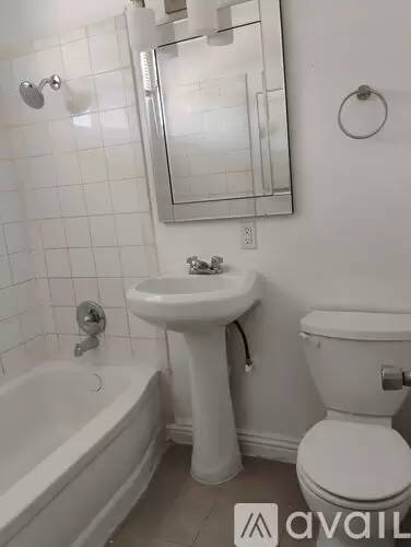 Main picture of 350 W 19th St