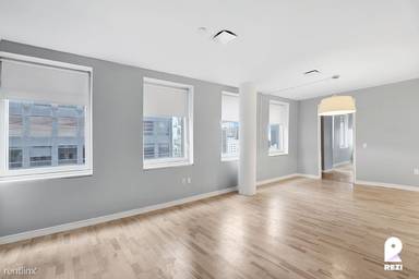 Main picture of 70 W 45th St