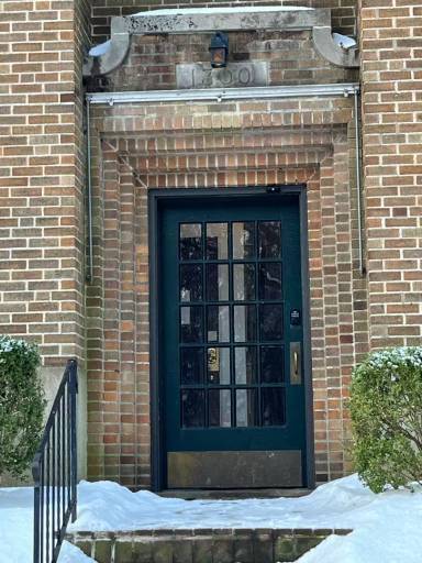 Main picture of 1300 Everett Ave