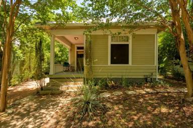Main picture of 302 W 35th St