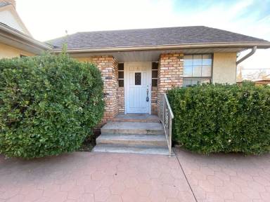 Main picture of 325 N Main St