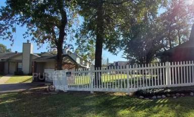 Main picture of 810 Castleglen Dr
