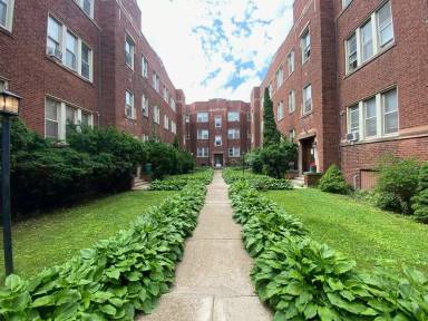 Main picture of 1341-49 W Touhy Ave