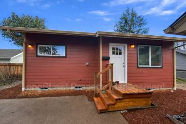 Main picture of 1052 SW Western Blvd