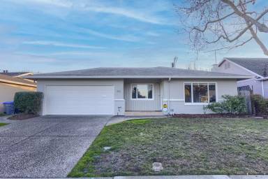 Main picture of 1551 Lloyd Way