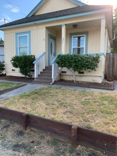 Main picture of 2820 Center St