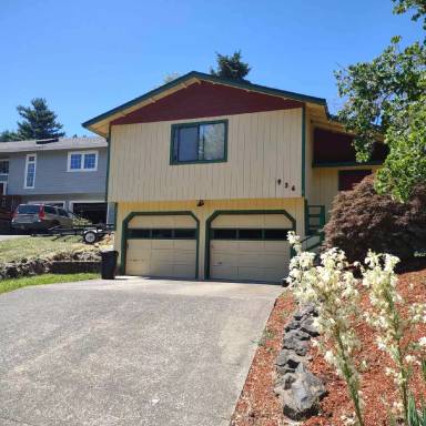 Main picture of 936 SE Sharon Ave