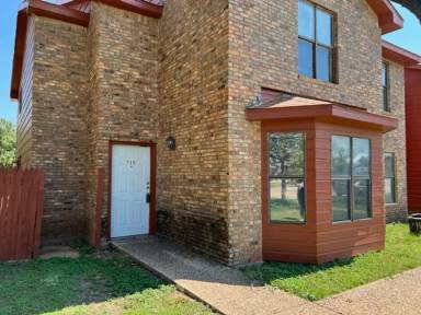 Main picture of 909 Bruce Way