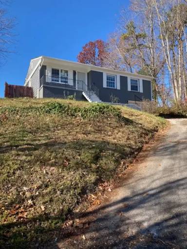 Main picture of 106 Camelot Dr