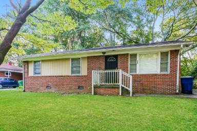 Main picture of 388 Woodstock Dr SW