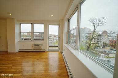 Main picture of 2552 Crescent St