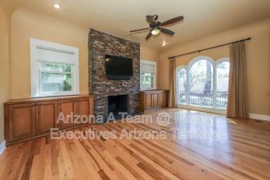 Main picture of 2221 E 1st St
