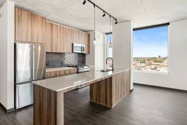 Main picture of 124 S Ashland Ave