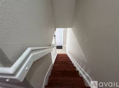 Main picture of 1495 NE 33rd Ave