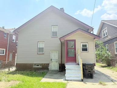 Main picture of 2443 E Outer Dr