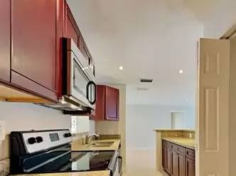 Main picture of 825 NW 29th St
