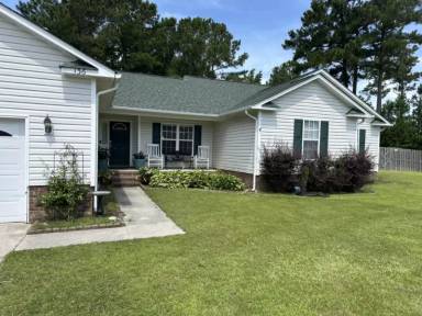Main picture of 136 Trailwood Dr