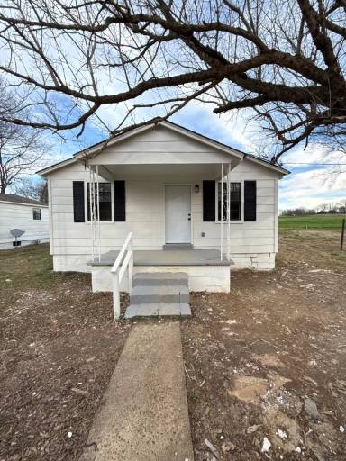 Main picture of 612 Windrow Rd