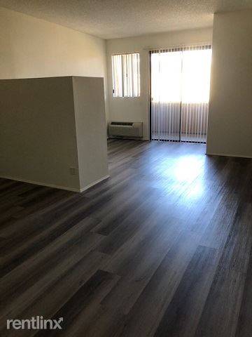 Main picture of 1339 N Sycamore Ave