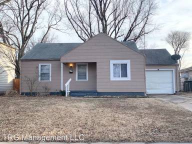 Main picture of 2215 E Menlo St