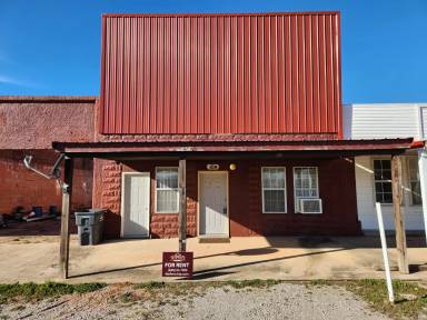 Main picture of 104 W Main St