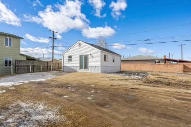 Main picture of 2403 S Main St