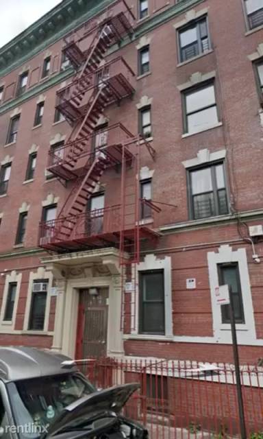 Main picture of 701 E 160th St