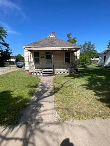 Main picture of 860 Custer St