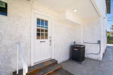 Main picture of 1049 W 62nd St