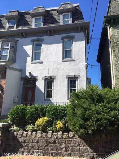 Main picture of 202 S 41st St