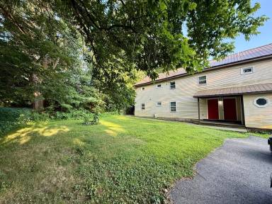 Main picture of 106 Lake St