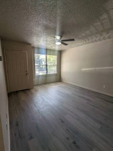 Main picture of 410 Center Ave