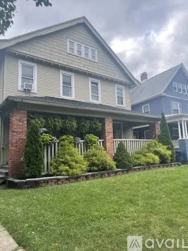 Main picture of 461 Parkside Ave