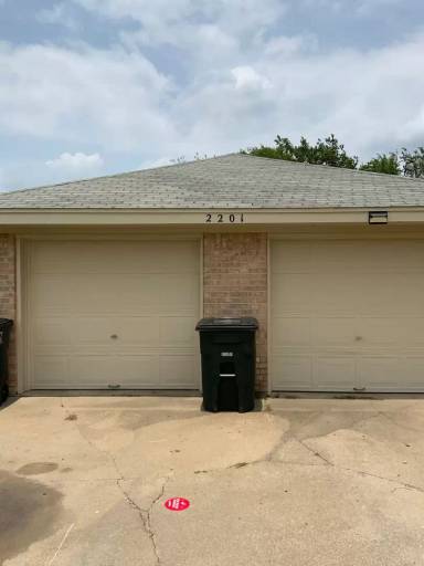 Main picture of 2201 Westcliff Rd