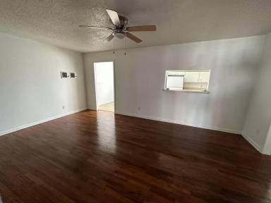 Main picture of 4921 Crawford St