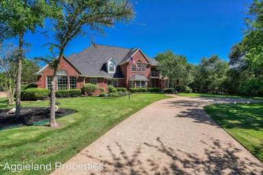 Main picture of 1107 Royal Adelade Dr