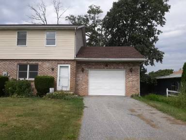 Main picture of 2 Hickory Ave