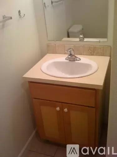 Main picture of 260 W 6th Ave