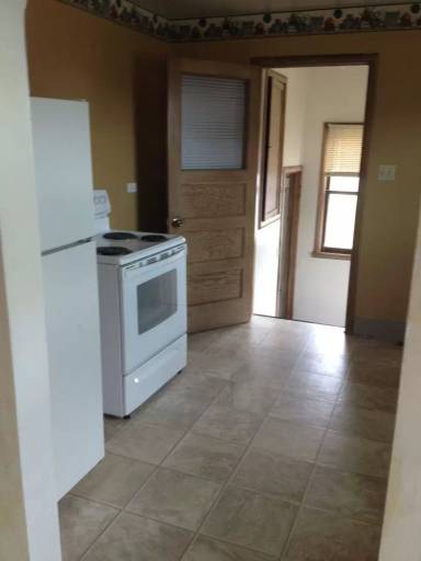 Main picture of 402 C Ave NE