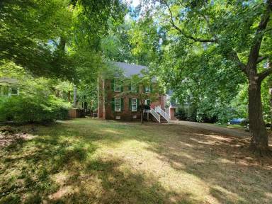 Main picture of 105 Leeward Ct