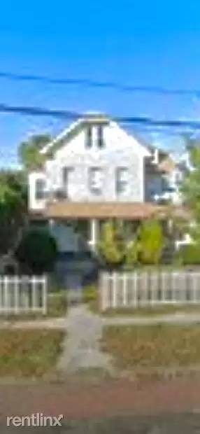 Main picture of 305 3rd Ave