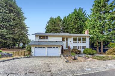 Main picture of 17018 NE 42nd St