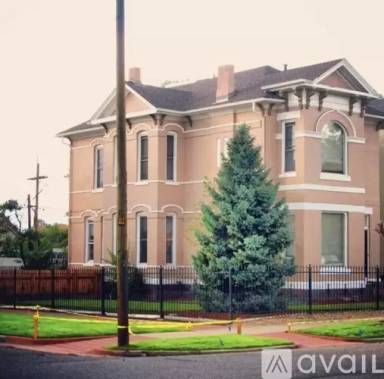 Main picture of 2603 Curtis St